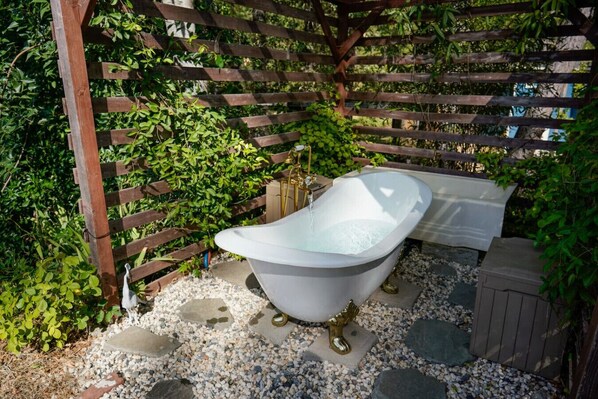 Bain à remous extérieur