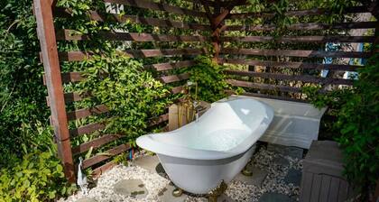 The Gold heart of Grass Valley w outdoor bathtub