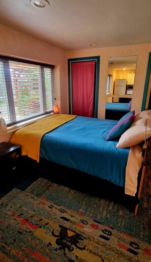 Desk, iron/ironing board, WiFi, bed sheets