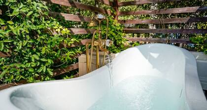 The Gold heart of Grass Valley w outdoor bathtub