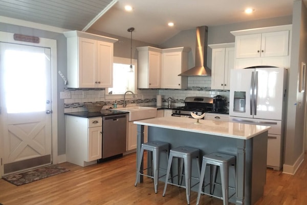 KĂŒhlschrank, Mikrowelle, Ofen, Herdplatte