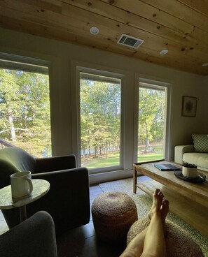 Smart TV, fireplace, video games, table tennis