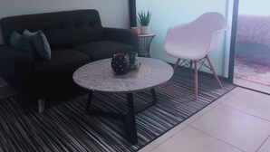 Interior - Luxury 1bedroom apartment in Sandton. perfect for business travel. Pet friendly! (Sandton)