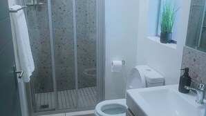 Bathroom - Luxury 1bedroom apartment in Sandton. perfect for business travel. Pet friendly! (Sandton)