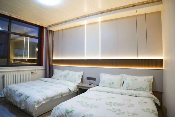 A hotel room with two beds, a large window, and a modern headboard. - Qufu Landscape Hotel(Confucius Temple Shop in Qufu) (Qufu)