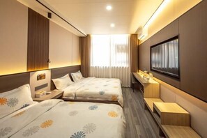 A hotel room with two beds, a desk, a TV, and a window with curtains. - Qufu Landscape Hotel(Confucius Temple Shop in Qufu) (Qufu)