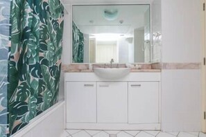 Hårtørrer, håndklæder