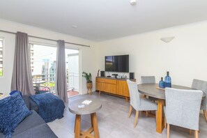 TV, stereo - Inner City One Bedroom Apartment, Inner City One Bedroom Apartment with Kitchen (Cairns City)