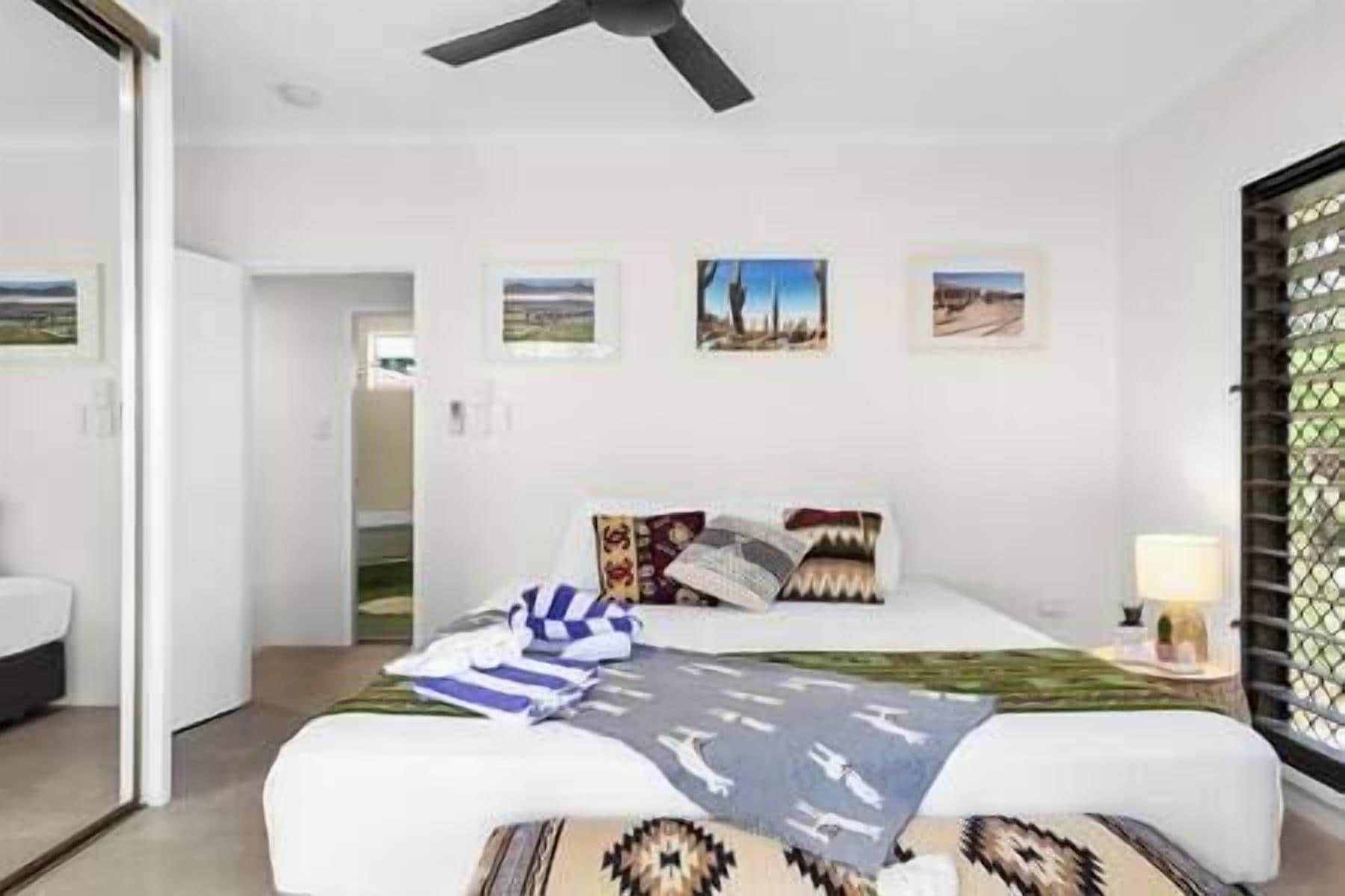 2 soverom, strykejern/-brett, reiseseng for barn og wi-fi