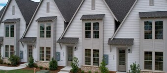 9-Min to Auburn University - Beautiful NEW Townhome Sleeps 9 + Garage
