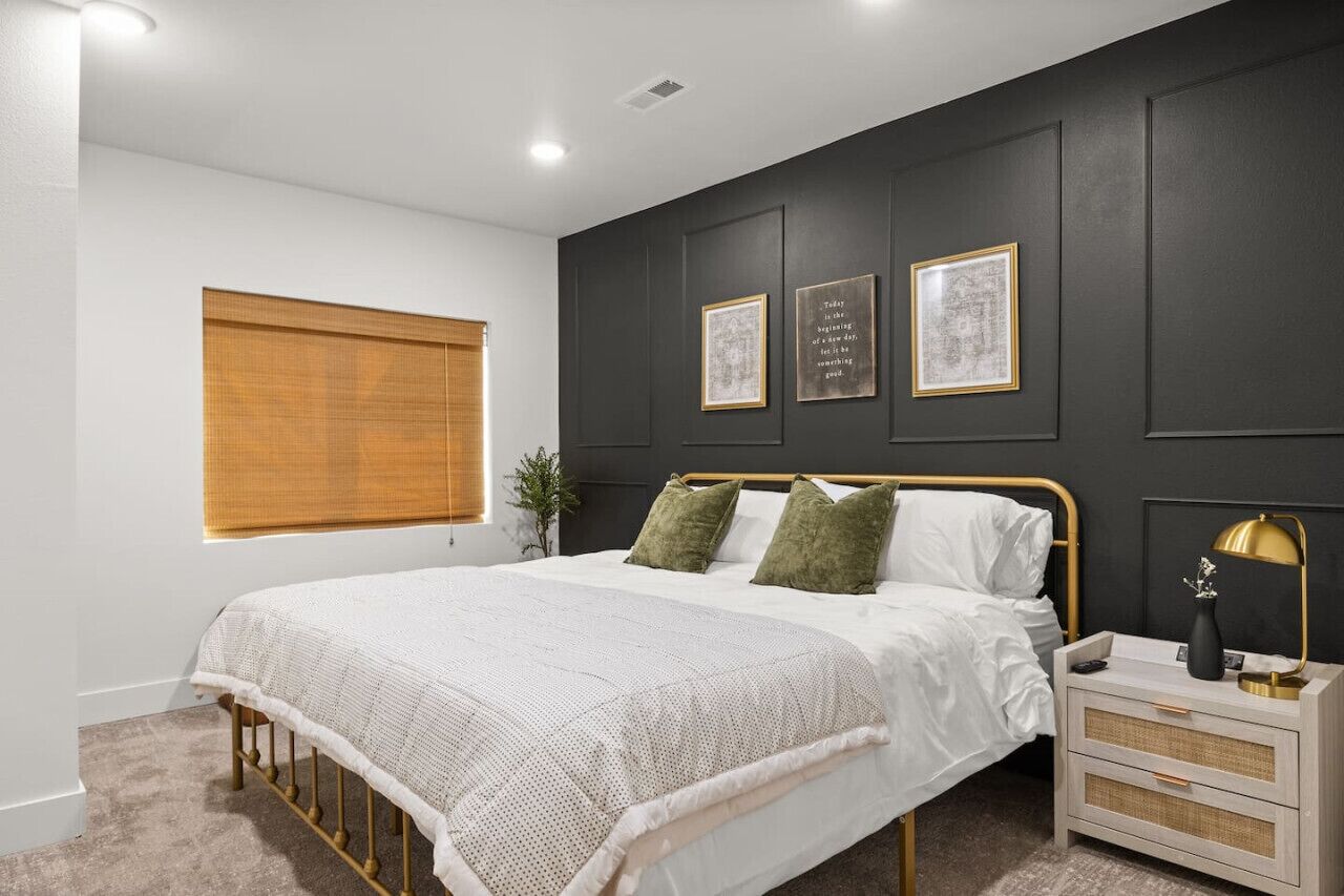 3 chambres, bureau, fer et planche à repasser, lit parapluie