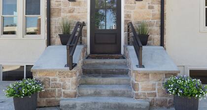 Charming 3 Bedroom Retreat: Perfect for Families, Travelers and Professionals