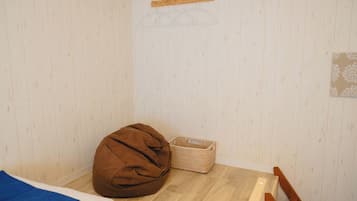 1 室のベッドルーム、デスク、WiFi