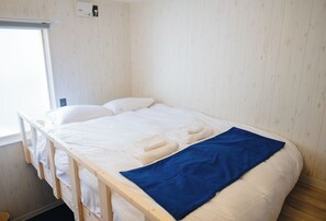 1 camera, una scrivania, Wi-Fi