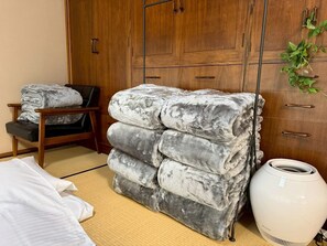 1 habitación, tabla de planchar con plancha y internet 