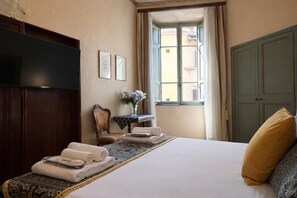 2 bedrooms, in-room safe, desk, iron/ironing board - Veronica Suite – Historic Center near Piazza Venezia (Roma)