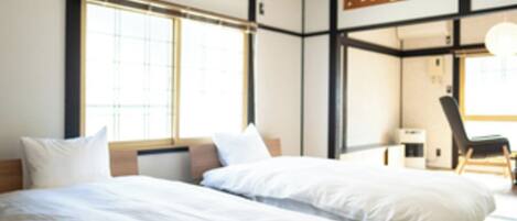 1 camera, una scrivania, Wi-Fi