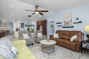 Smart TV, computer monitors, printers - NEW! SW Cape Coral WATERFRONT, remodeled home w/heated pool–the perfect getaway! (Cape Coral)