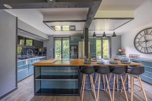 Fridge, microwave, oven, stovetop - Peaceful House With SPA (Ablon)