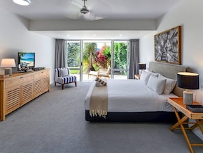 2 habitaciones, tabla de planchar con plancha y cuna de viaje 