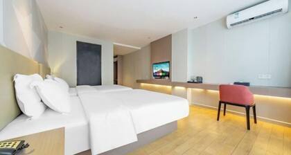 Borrman Hotel (Shaoguan The History East Street Fengcai Building)