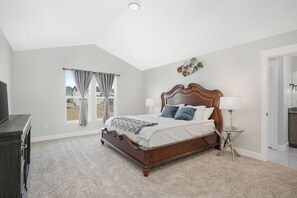 5 bedrooms, iron/ironing board, WiFi, bed sheets