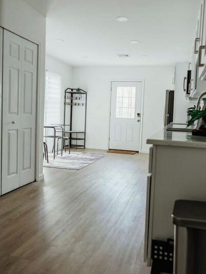 Charming 2-bedroom house in serene Easton with WiFi, AC