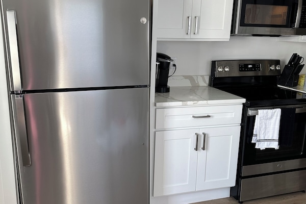 Frigorifero, microonde, forno, piano cottura