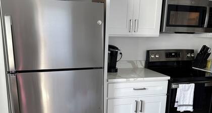 Charming 2-bedroom house in serene Easton with WiFi, AC