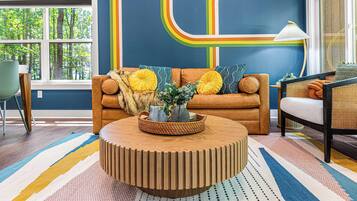 Smart-tv, videospelletjes, een tafeltennistafel en boeken