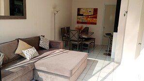 Smart TV, video games, books, stereo - Beautiful and Spacious House Alcatraz, Florencia Gardens, Cuernavaca (Cuernavaca)