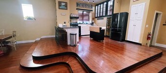 The Landing at Main Street Suites: Cozy apartment in downtown Van Buren, AR