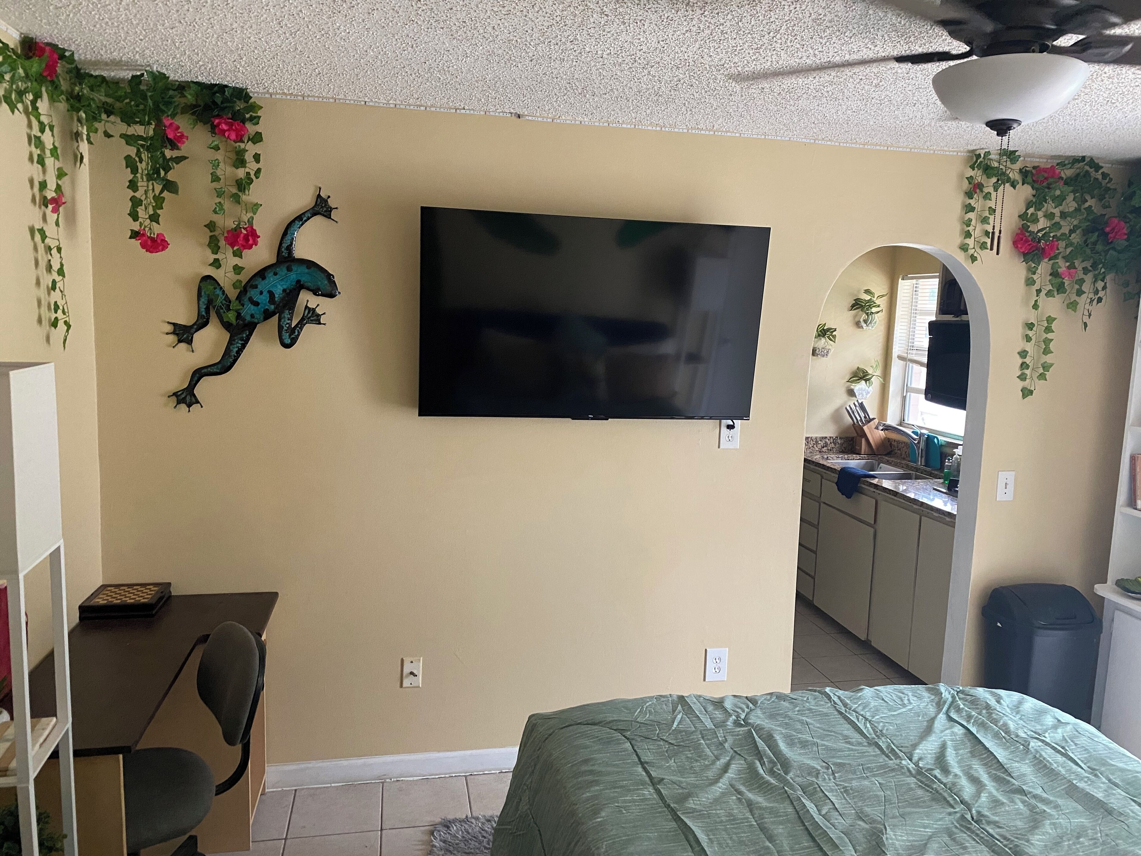1 bedroom, desk, iron/ironing board, WiFi (free)