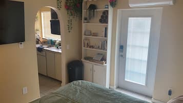 1 habitación, escritorio, tabla de planchar con plancha y wifi gratis