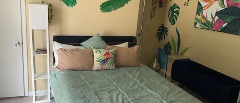 1 bedroom, desk, iron/ironing board, free WiFi