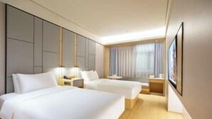 A hotel room with two beds, a large window with curtains, a bedside table with a lamp, and a framed picture on the wall. - JI Hotel (Beijing South Railway Station Jiaomen East Subway Station) (Beijing)