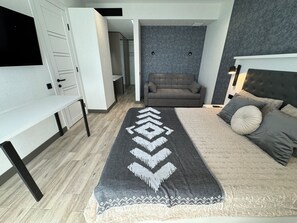 1 habitación, escritorio, tabla de planchar con plancha y wifi gratis 