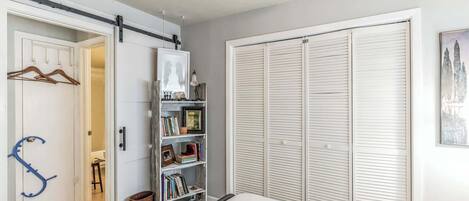 1 bedroom, desk, iron/ironing board, WiFi