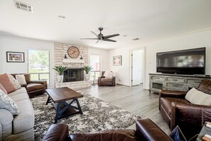 TV, fireplace, foosball, offices - Island Paradise | A waterfront oasis with pool (Kingsland)