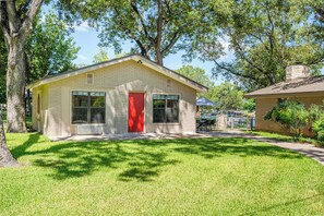 Exterior - Island Paradise | A waterfront oasis with pool (Kingsland)
