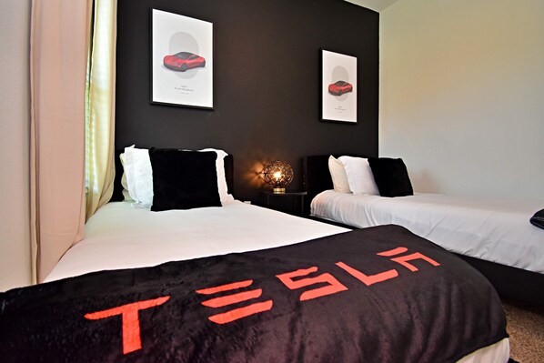 4 bedrooms, iron/ironing board, WiFi, bed sheets