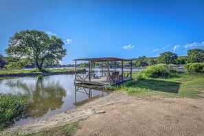 Property grounds - Kingsland Duo – 2 Cottages in 1 w/ Lakeview! (Kingsland)