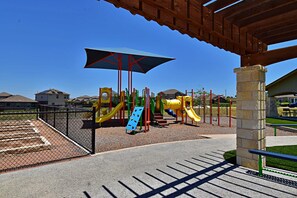 Children's area - Long-term Stays | Family-friendly | Communal pool! (Del Valle)