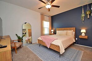 4 عدّة غرف نوم ومكواة/لوح كي وواي فاي وملاءات أسرّة