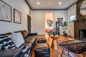 Fernseher, Kamin, Arbeitsbereiche