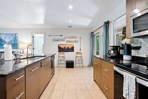 Fridge, microwave, oven, stovetop - Screened-in Porch | Walkable to SoCO (Austin)
