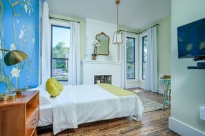 1 bedroom, desk, iron/ironing board, WiFi - Private Suite in Historic Austin B&B: Sleeps 2! (Austin)