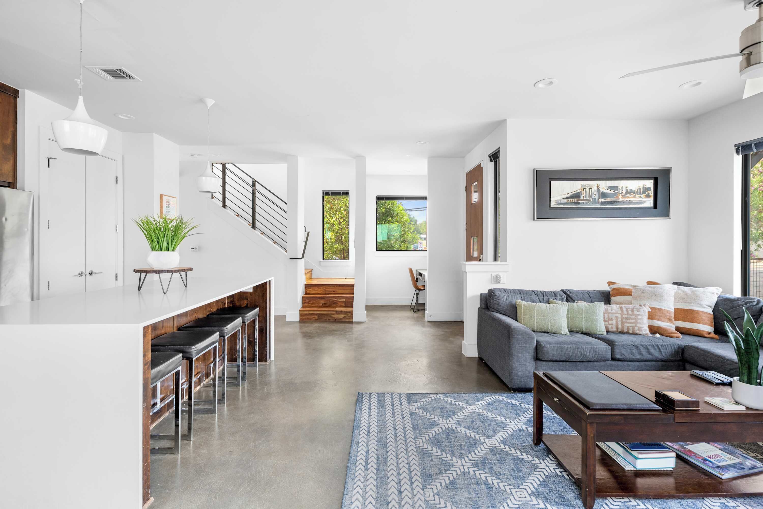 电视、DVD 播放器、办公室