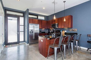 Fridge, microwave, oven, stovetop - Convenient Condo Near Zilker & Barton Springs! (Austin)