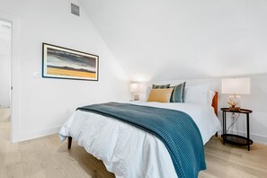 2 bedrooms, desk, iron/ironing board, WiFi